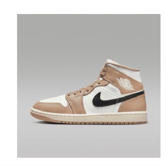 Like New Nike AIR Jordan 1 Mid 7.5 - Picture 2 of 6